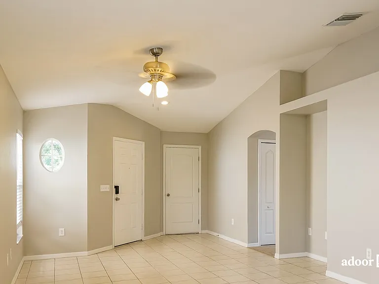 439 Maple Pointe Dr — Photo 8