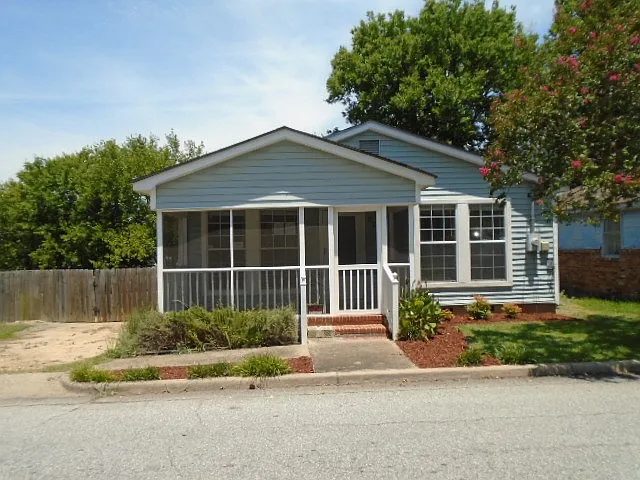 1325 Dent St photo 1
