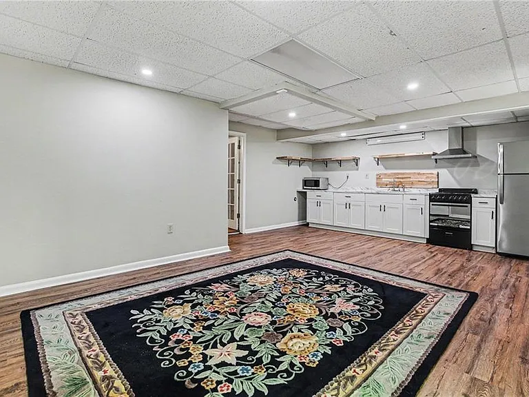 3084 Green Valley Dr — Photo 9