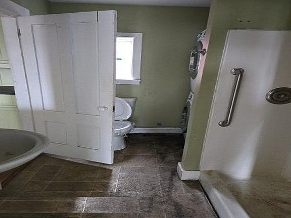 5th image of 199 Cedar St