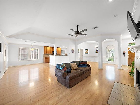5th image of 8818 Gaslight Village Dr