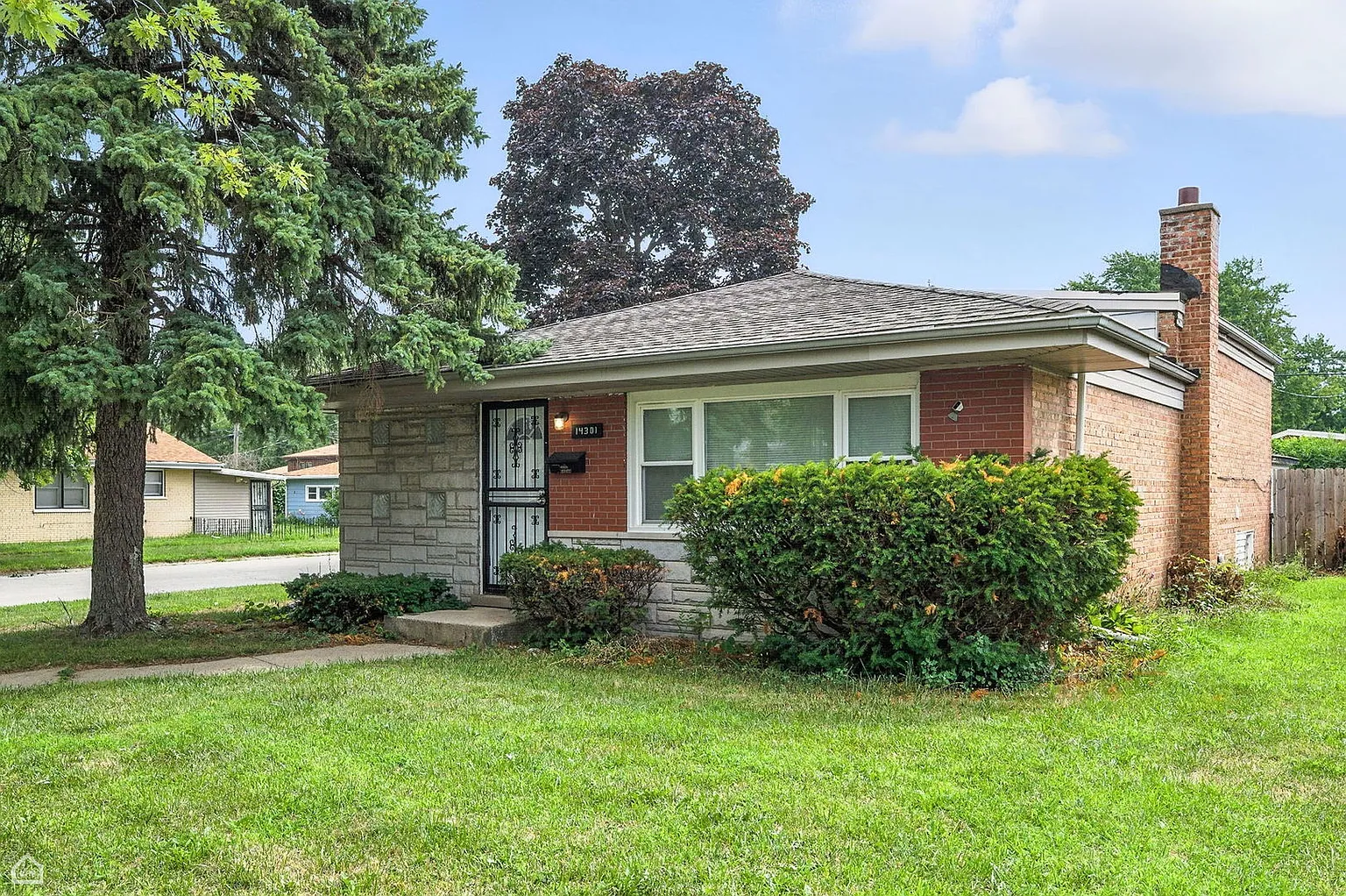 14301 Kenwood Ave photo 1