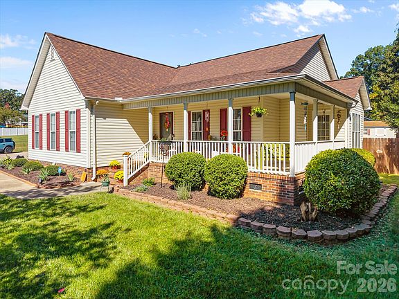 3rd image of 223 Wendover Dr