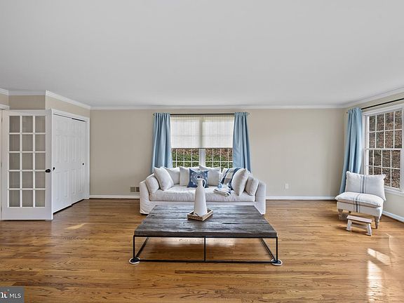 4th image of 8 Wythe Ct