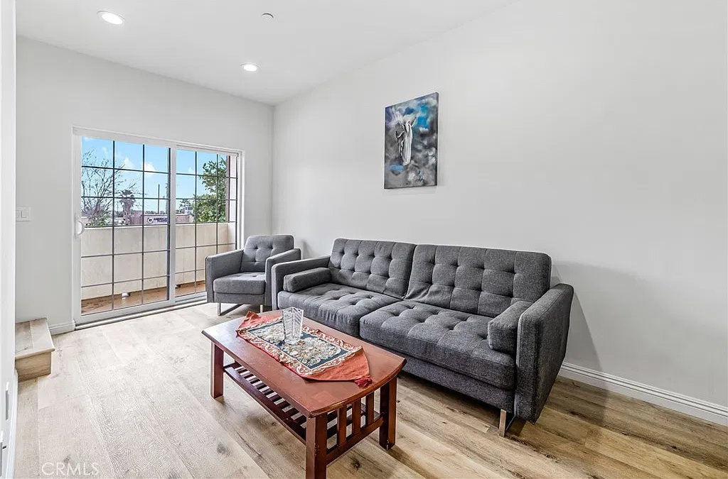 2 bed, 3.5 bath, 1730 sqft, $3,750 — Photo 3