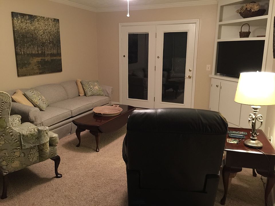 Second floor like new condo