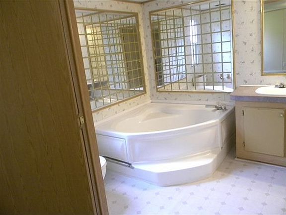 Master Tub