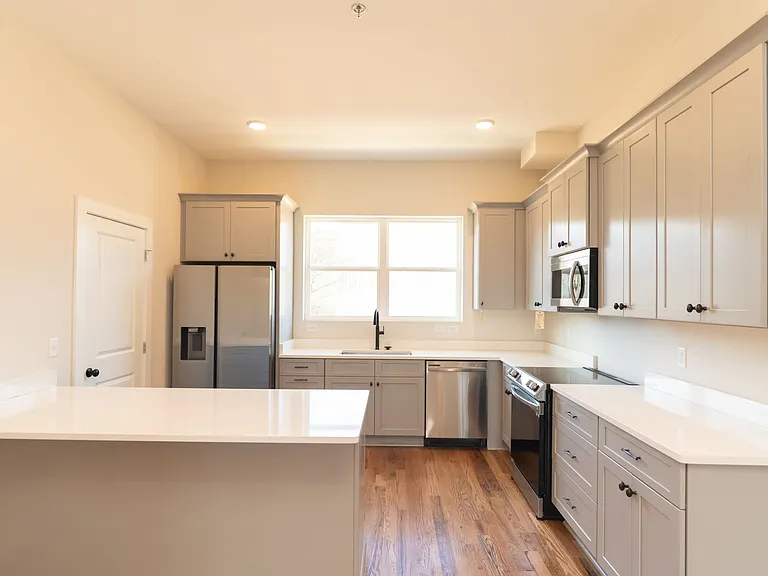 1039 Montague Pl — Photo 9