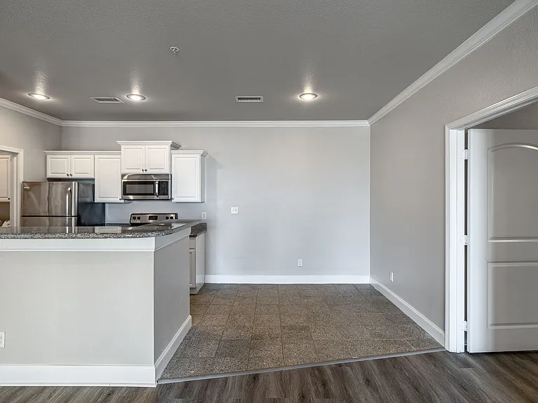 The Versailles Apartment Homes — Photo 38