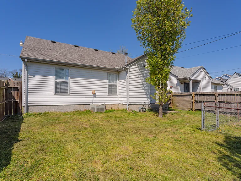 1005 Looby Cir — Photo 22