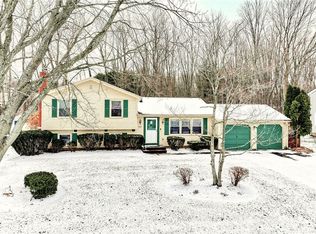 947 Copperkettle Rd, Webster, NY 14580