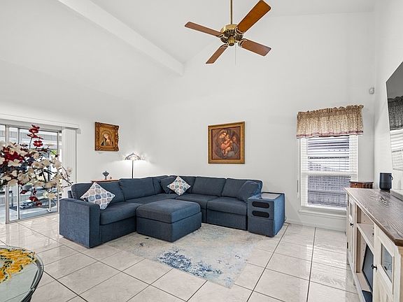 3rd image of 3734 Locke Ln
