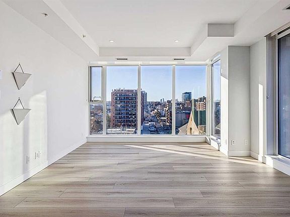 3rd image of 930 S 16th Ave SW #602