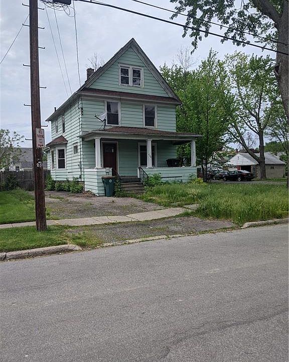 1st image of 256 Fredericka St