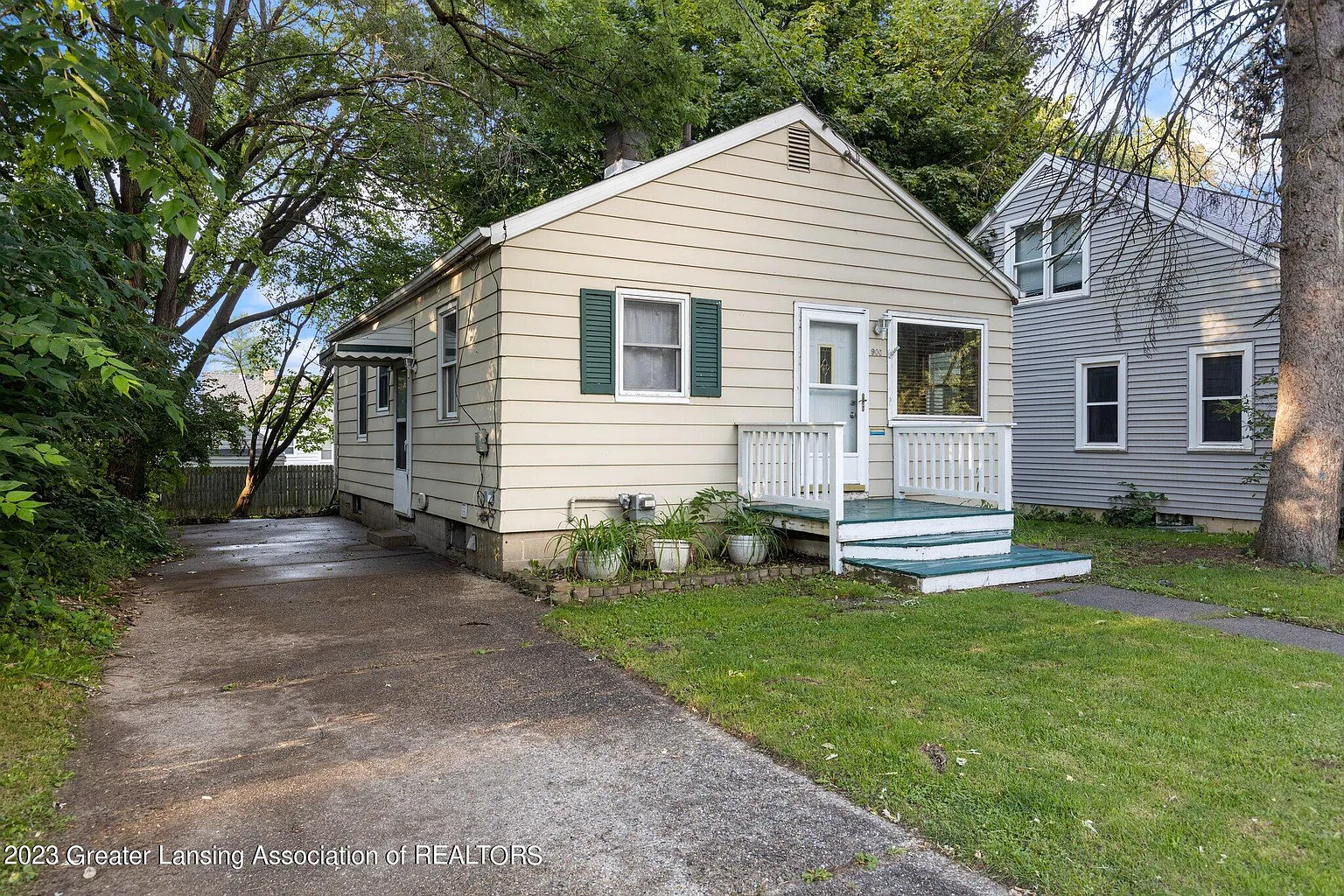 900 Poxson Ave photo 1