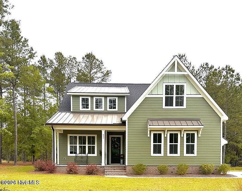 1st image of 637 Summerhaven Lane SE