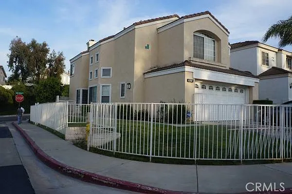 3 bed, 2.5 bath, 1621 sqft, $3,750 — Photo 2