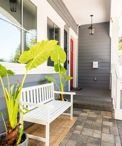12142 Hollyglen Pl — Photo 3