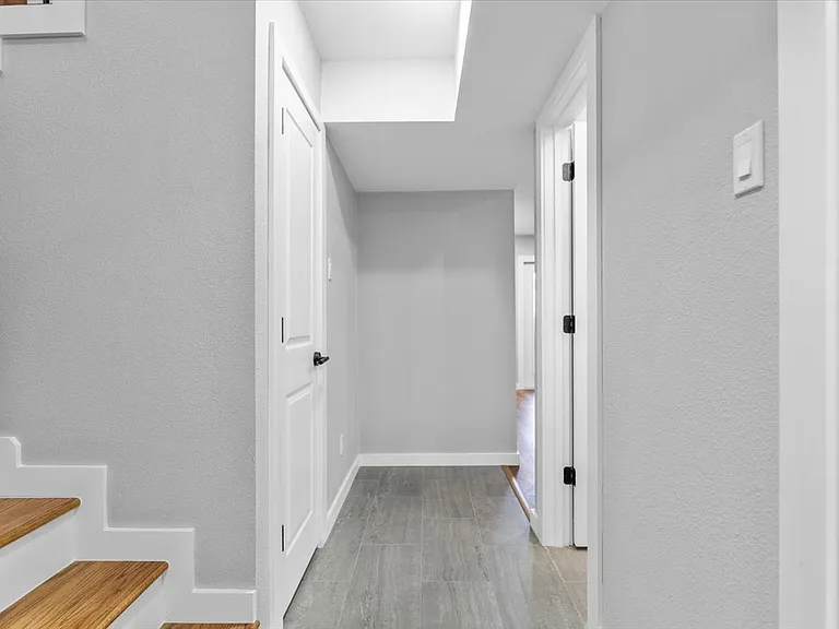 305 Valley Park Dr — Photo 15
