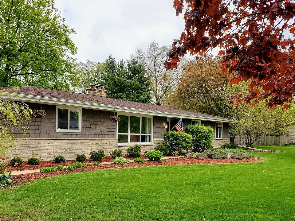 1st image of 28 Crosby Dr