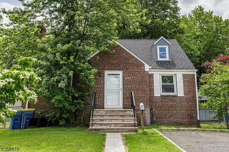 1st image of 637 Townsend Pl