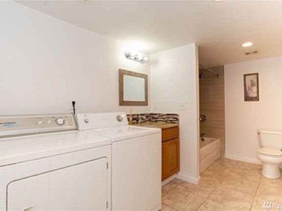 4th image of 115 N 205th St