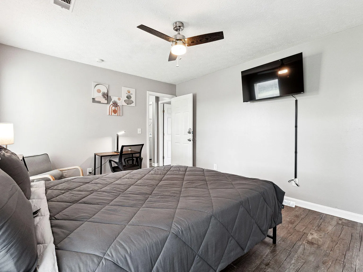 3 bed, 2.0 bath, 1050 sqft, $758 — Photo 3