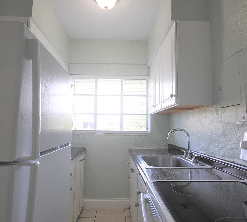 1st image of 7633 Dickens Ave #One
