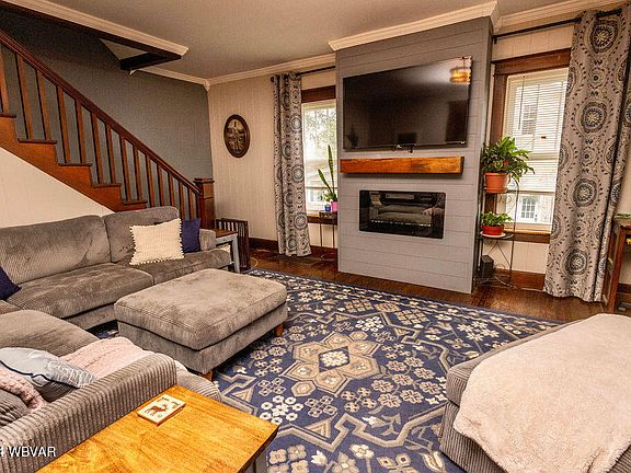 2nd image of 460 Percy St