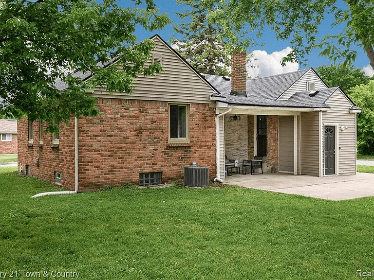 28588 Pierce St — Photo 16