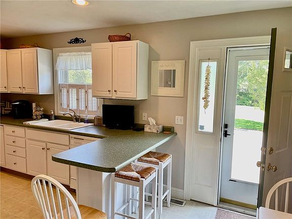 3rd image of 60 Charles Dr Unit 2