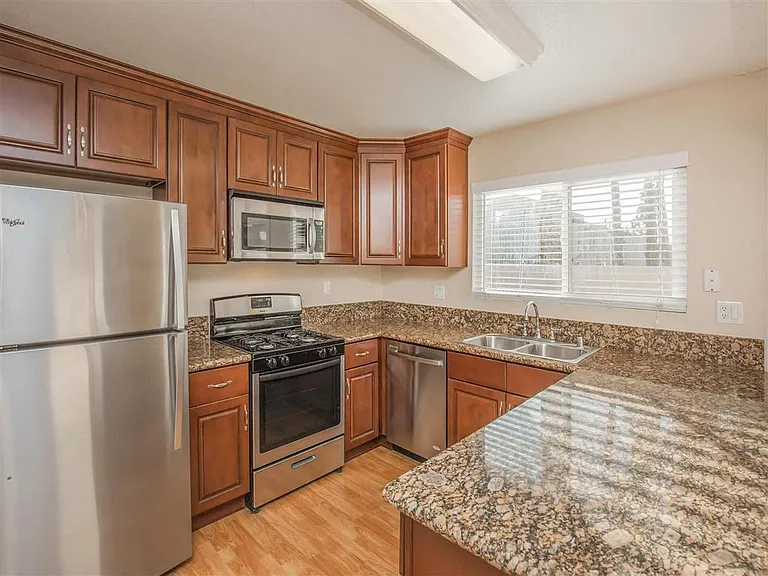 La Veta Grand Apartments — Photo 31