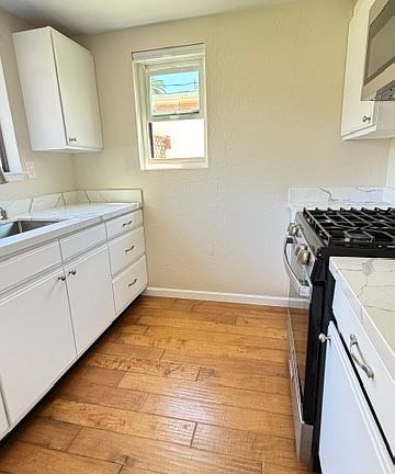 5th image of 810 Gravilla Dr #B