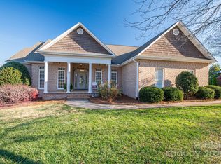 2616 Nicklaus Ct NE, Conover, NC 28613