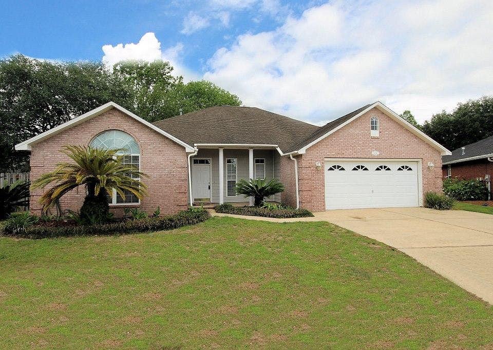 1st image of 1611 Myrtlewood Ln