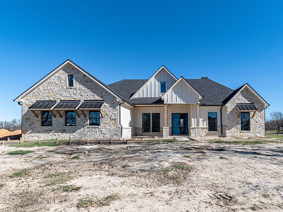 1st image of 557 Clubhouse Dr