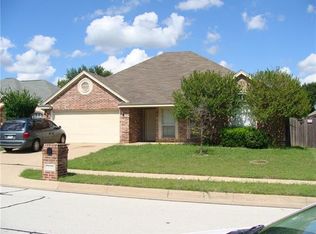908 Rolling Meadows Dr, Burleson, TX 76028