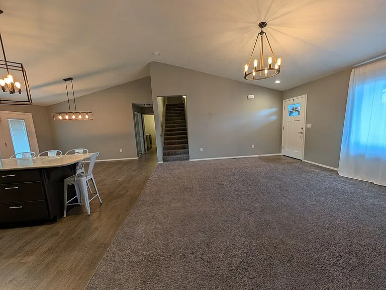 1724 Pioneer Dr — Photo 10