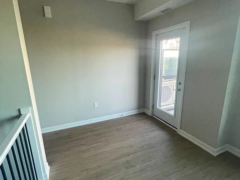 708 Woolwich St #319 — Photo 5