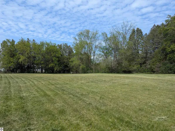 216 N Mackinaw Rd, Au Gres, MI 48703