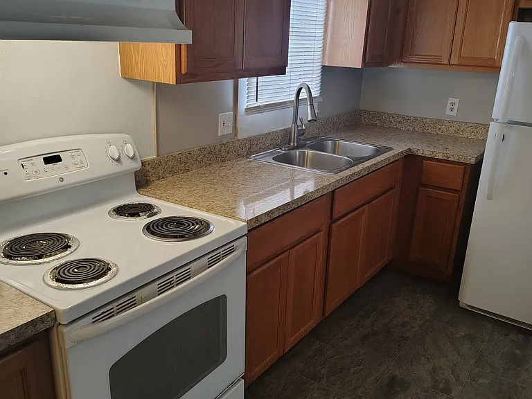 515 Michelles Cv — Photo 11