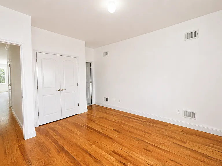 25 Knesel St #2 — Photo 13