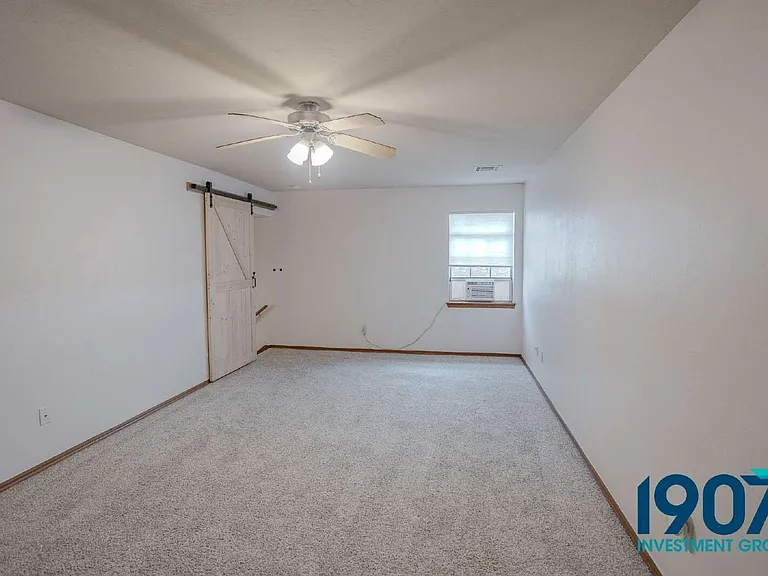 2508 Tyler Ln — Photo 22