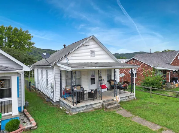 425 South Third Avenue, Paden City, WV 26159