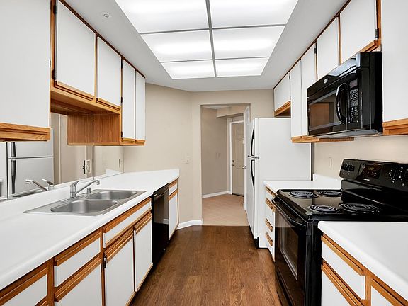 4th image of 2603 Willowbrook Ln Unit 34
