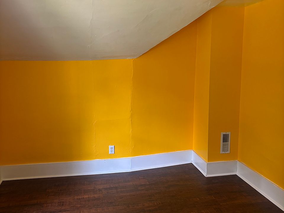 Medium sized bedroom upstairs.