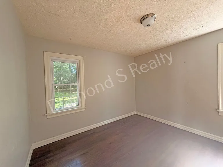 617 W Minota St — Photo 11
