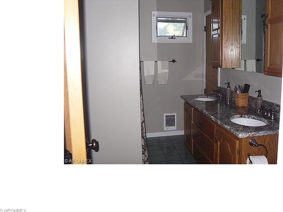 5th image of 629 Van Oaks Dr