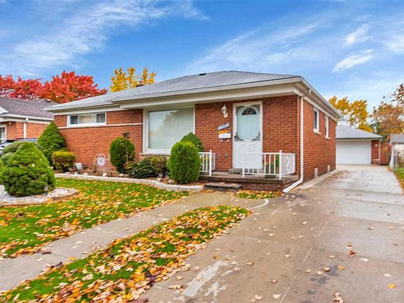 3rd image of 23013 Playview St