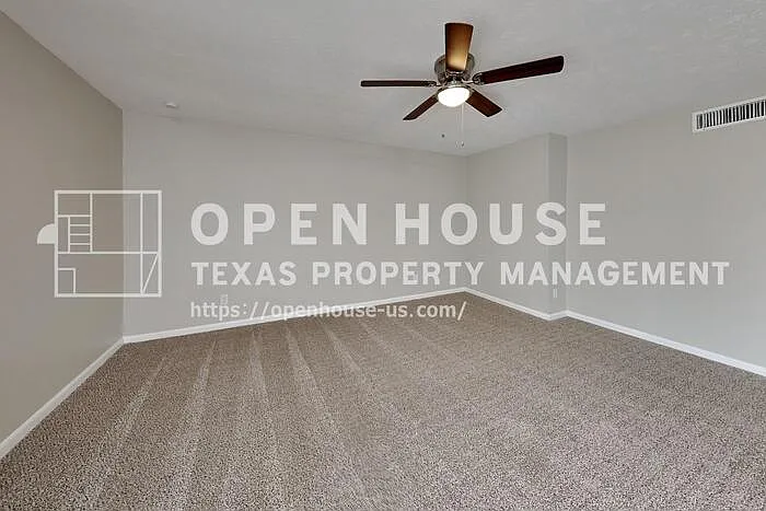 5028 Amhurst Ln — Photo 3